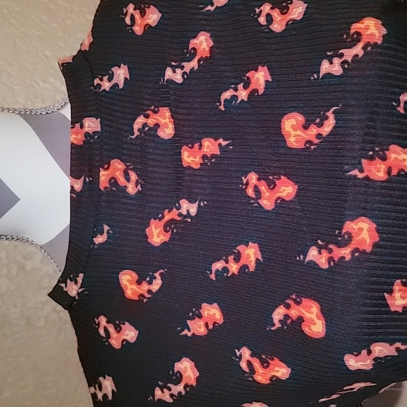 2 pack tops with bonus scrunchie - Picture 4 of 12